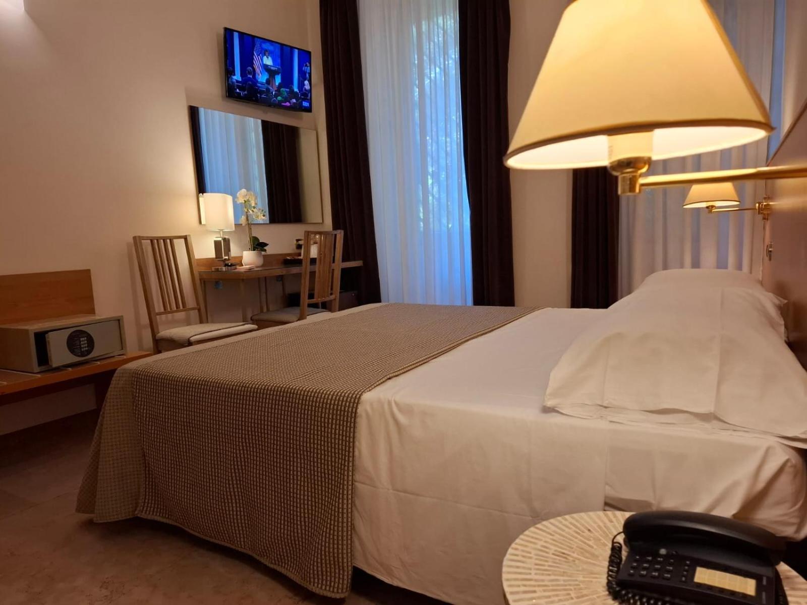 Hotel Principe Eugenio Rome Bagian luar foto